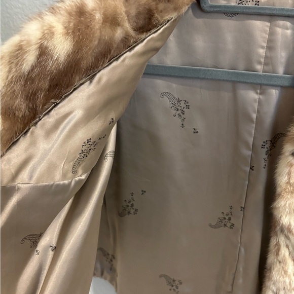 Vintage Mink Cape - Picture 5 of 10